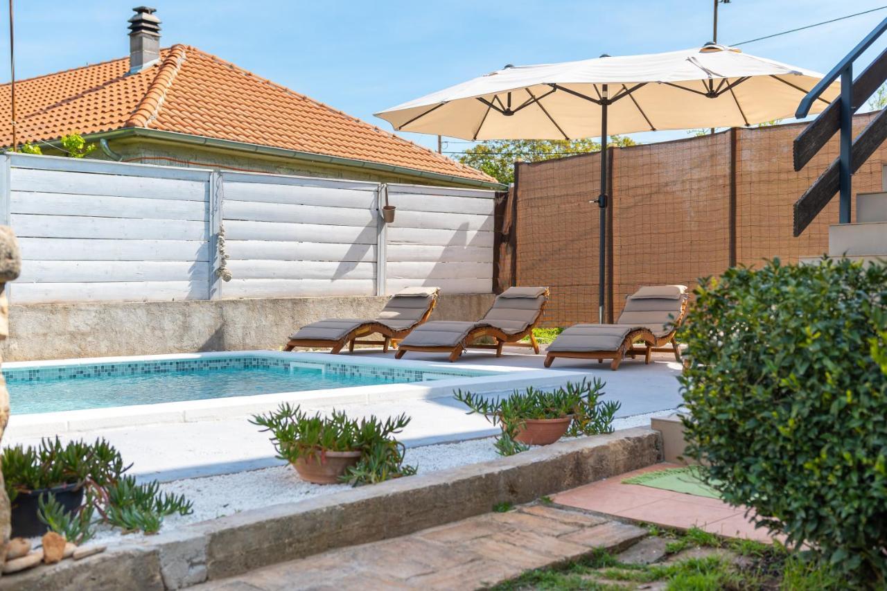 Apartment Adriana On Peaceful Location With Pool Pula Extérieur photo