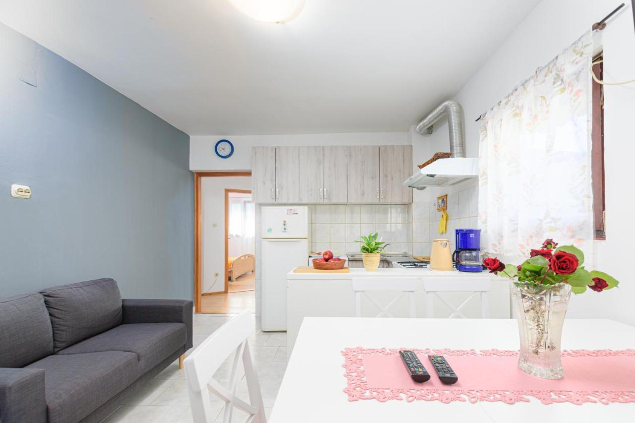 Apartment Adriana On Peaceful Location With Pool Pula Extérieur photo