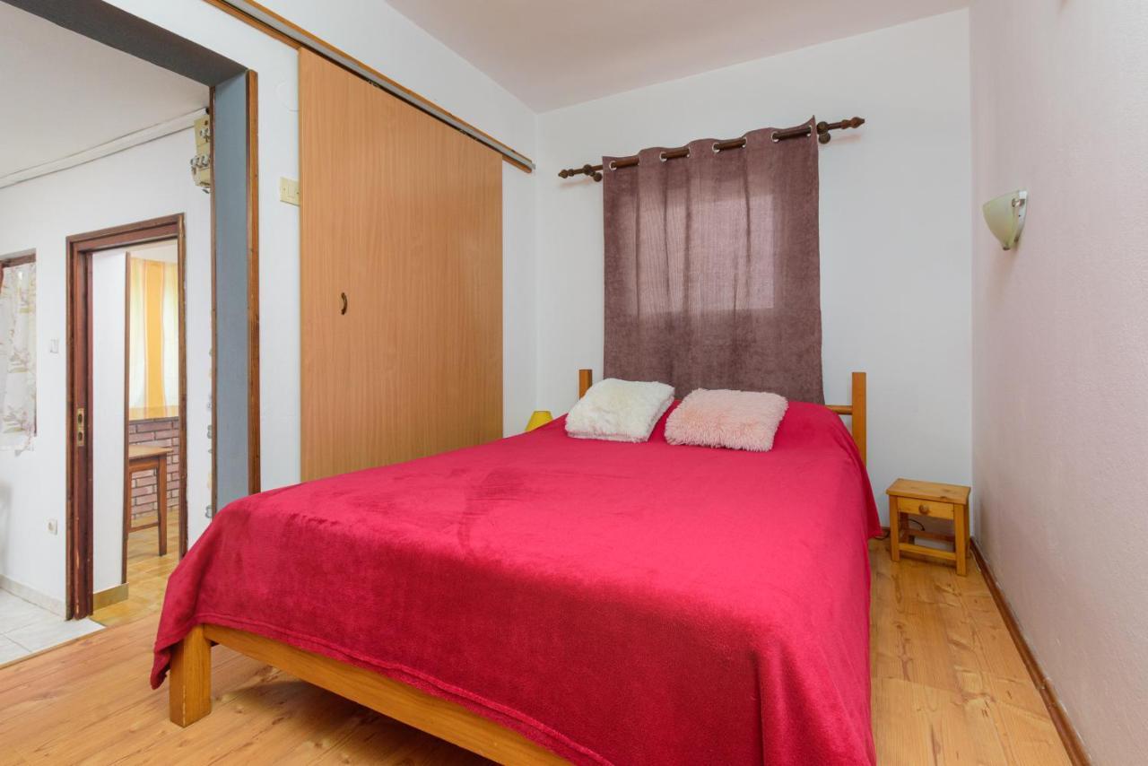 Apartment Adriana On Peaceful Location With Pool Pula Extérieur photo