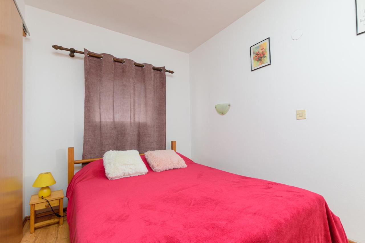 Apartment Adriana On Peaceful Location With Pool Pula Extérieur photo