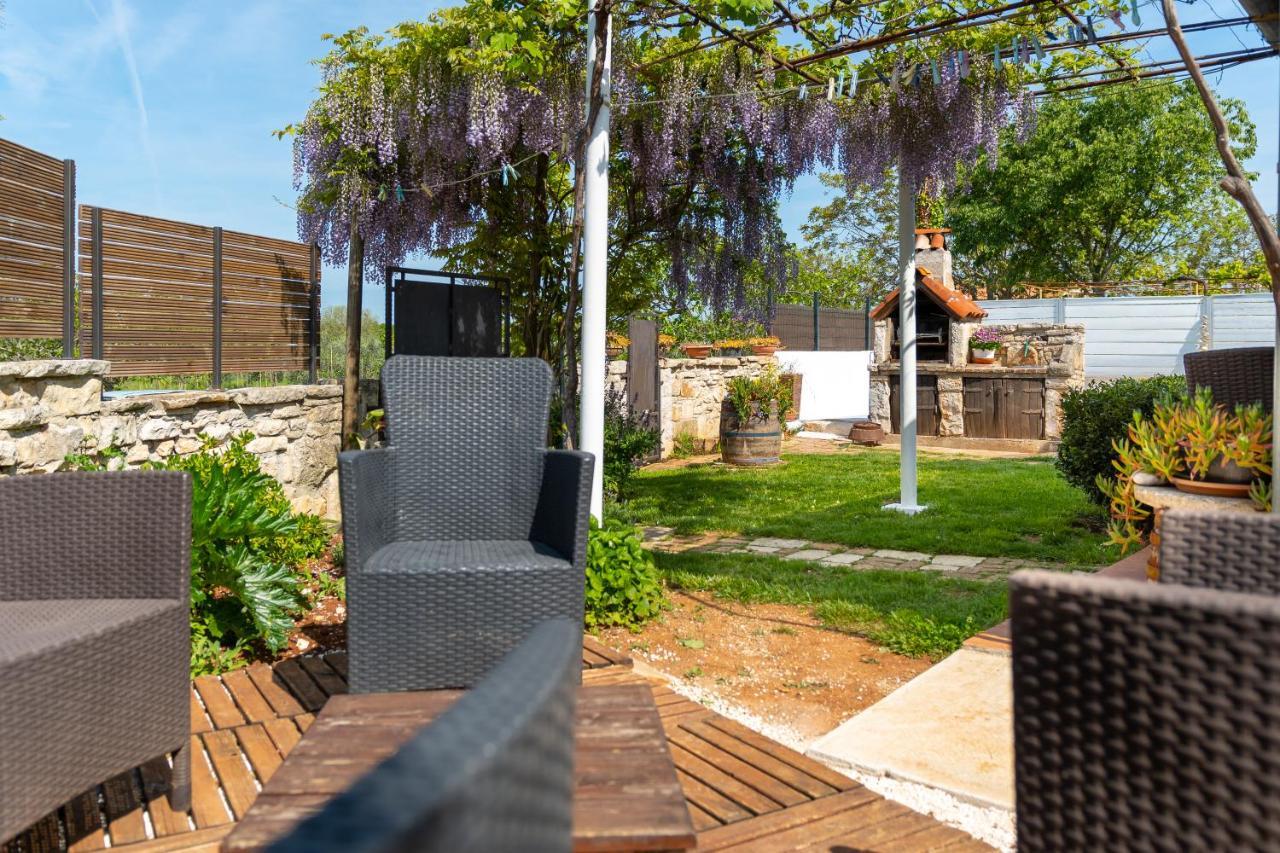 Apartment Adriana On Peaceful Location With Pool Pula Extérieur photo