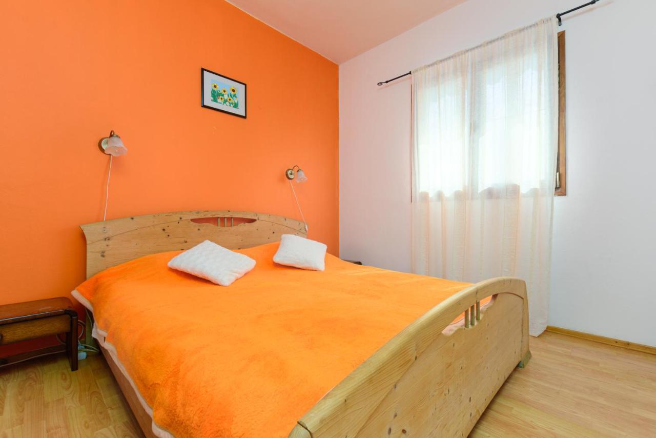 Apartment Adriana On Peaceful Location With Pool Pula Extérieur photo