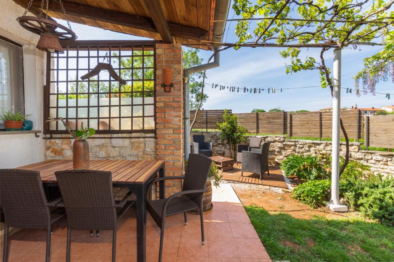 Apartment Adriana On Peaceful Location With Pool Pula Extérieur photo