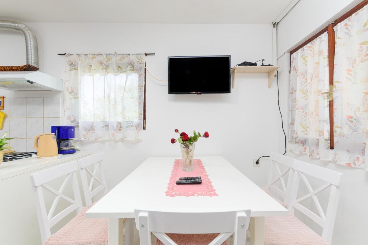 Apartment Adriana On Peaceful Location With Pool Pula Extérieur photo