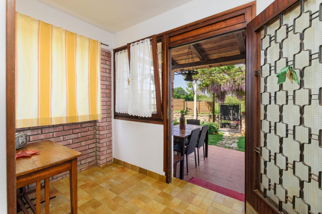 Apartment Adriana On Peaceful Location With Pool Pula Extérieur photo