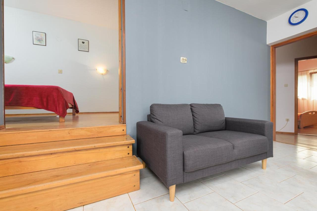 Apartment Adriana On Peaceful Location With Pool Pula Extérieur photo