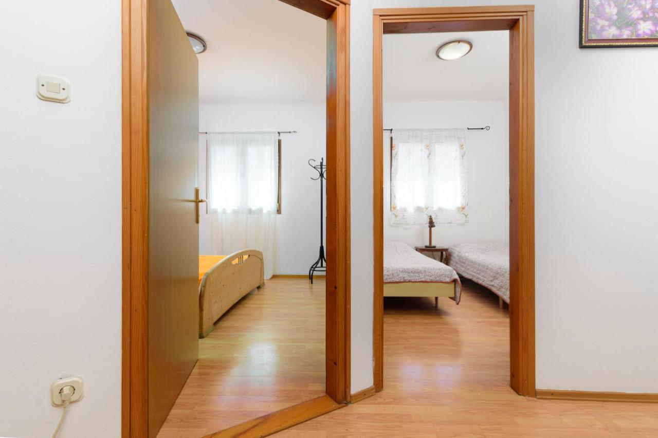 Apartment Adriana On Peaceful Location With Pool Pula Extérieur photo